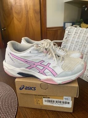Volleyball sneakers